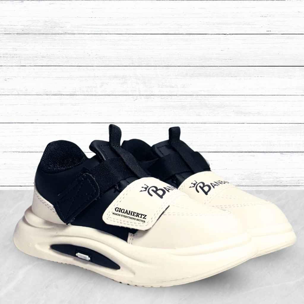 GIGAHERTZ Kids Sports Sneakers for Boys & Girls | Lightweight Breathable Running Shoes with Easy Velcro Strap | Casual Wear Non-Slip Sole (black, UK Footwear Size System, Little Kid, Age Range, Medium, 2 Years, 2.5 Years)