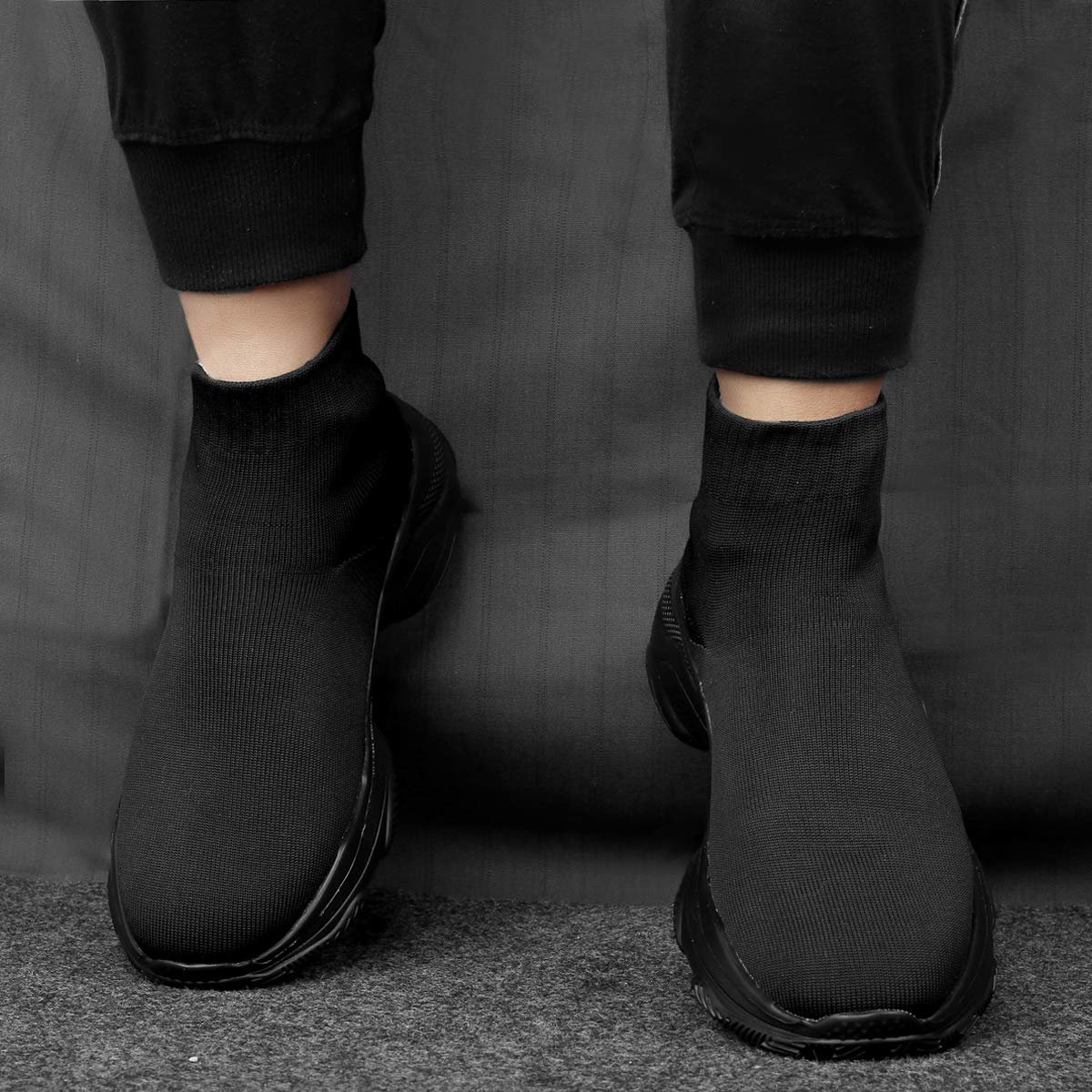Men's Knitted Material Black Casual Sports Pull-On Light Weight Runningshoes. - Image 2